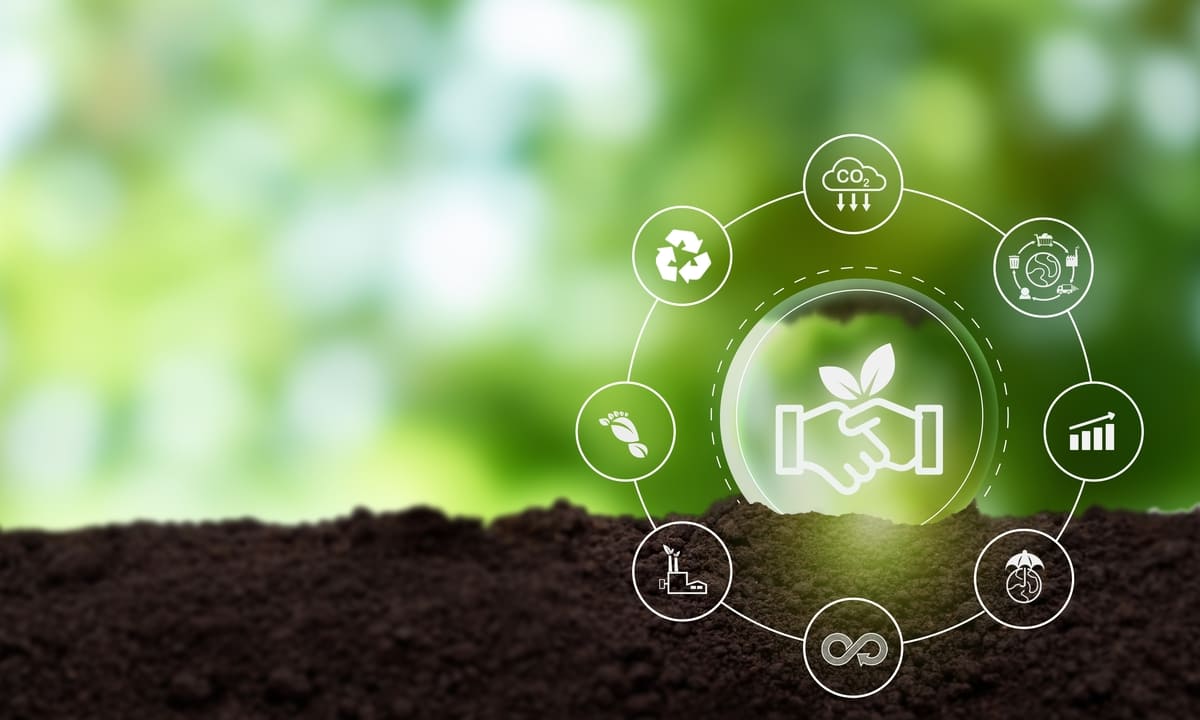 concept afacere sustenabila zero waste cu simboluri ecologice pe sol